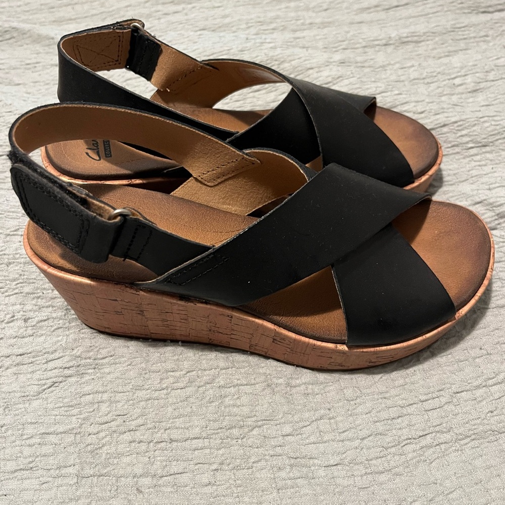 Clark’s cushion soft black wedge sandals size 6